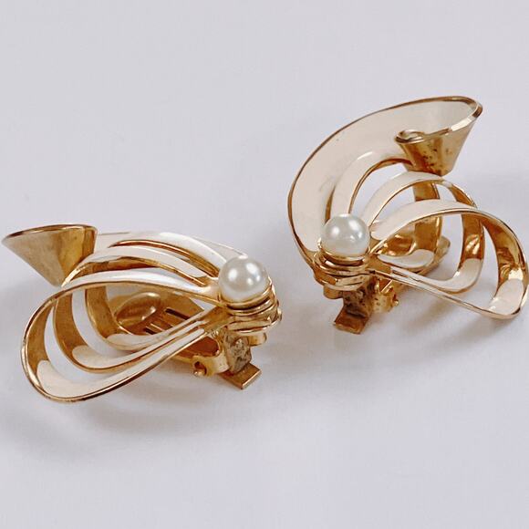 VTG 1980s Clip On Earrings Gold Tone White Enamel Pearl Retro Revival Sculptural - Picture 12 of 14